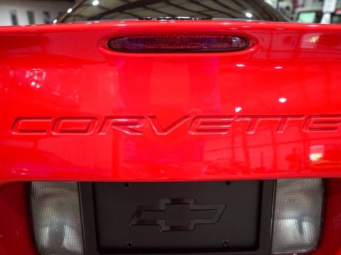 Used 2001 Chevrolet Corvette Coupe RWD image 24
