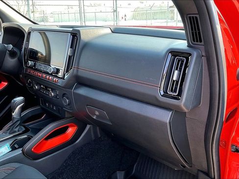 Used 2025 Nissan Frontier PRO-4X w/ Interior Protection Package image 20