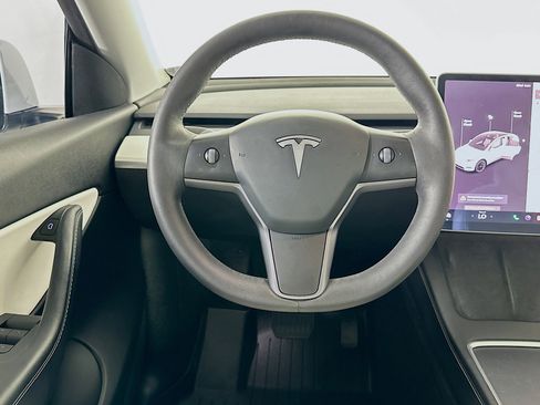 Used 2021 Tesla Model Y Long Range image 17