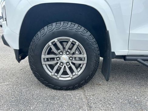 Used 2023 Chevrolet Colorado LT w/ LT Convenience Package II AWD/4WD image 10