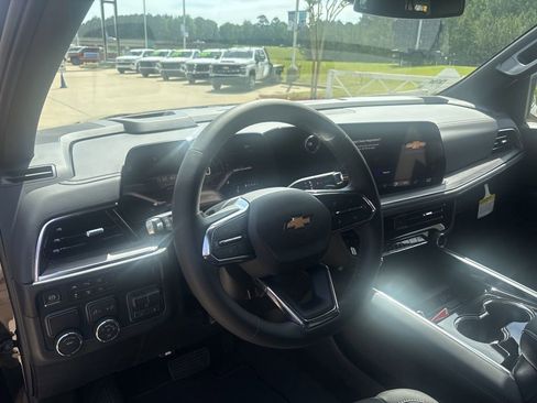 New 2026 Chevrolet Suburban LT w/ Comfort Package RWD image 32