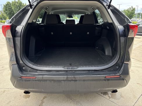 Used 2021 Toyota RAV4 XLE FWD image 28