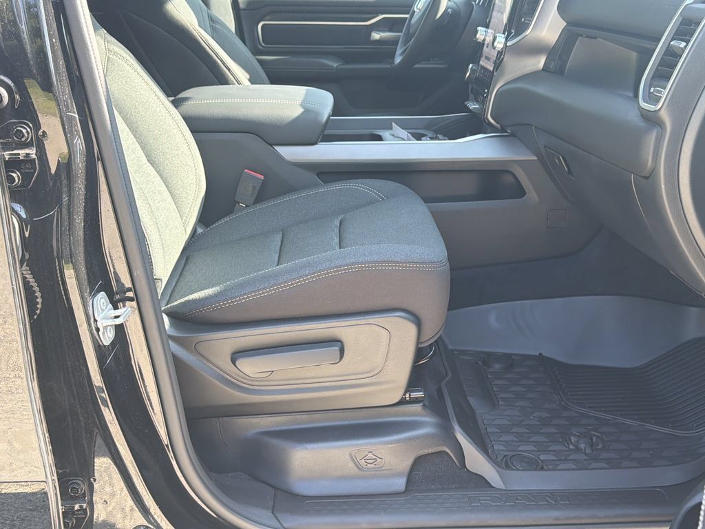 Used 2025 RAM 1500 Big Horn AWD/4WD image 13
