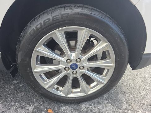 Used 2017 Ford Edge Titanium w/ Equipment Group 302A AWD/4WD image 34