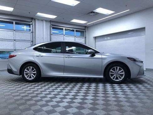 Used 2026 Toyota Camry LE FWD image 35