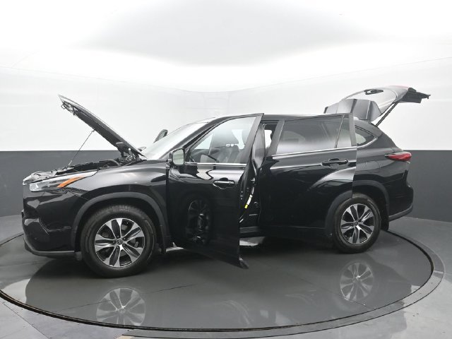 Used 2023 Toyota Highlander XLE AWD/4WD image 57
