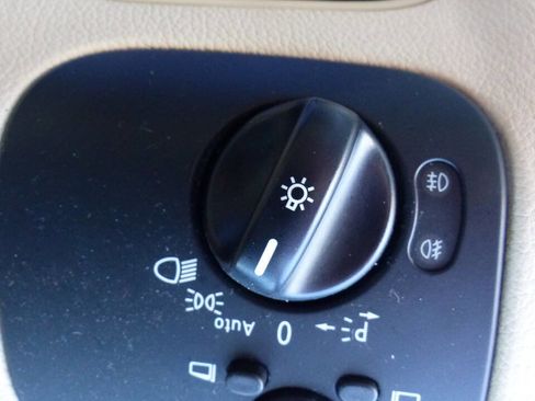 Used 2009 Mercedes-Benz CLK 350 Coupe image 24