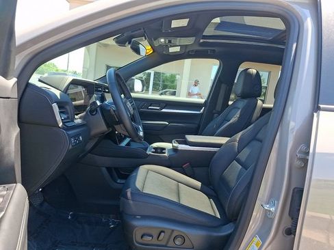 Used 2025 GMC Terrain Elevation w/ Elevation Premium Package AWD/4WD image 13