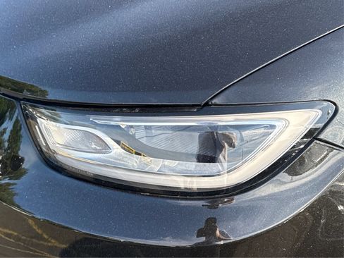 Used 2023 Chrysler Pacifica Touring-L FWD image 25