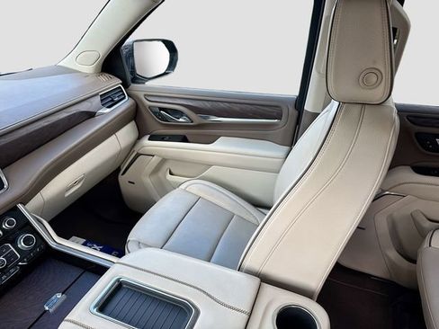 Used 2023 GMC Yukon XL Denali image 25