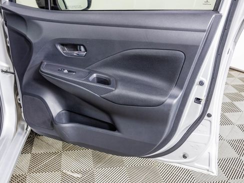 Used 2021 Nissan Versa SV image 43