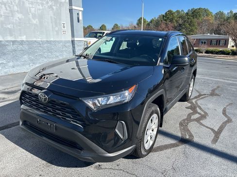 Used 2021 Toyota RAV4 LE image 3