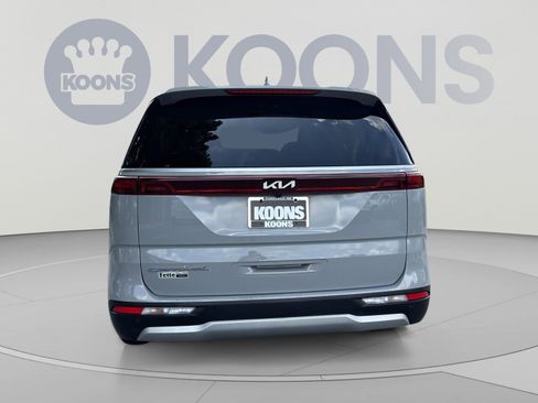 Used 2022 Kia Carnival EX FWD image 5