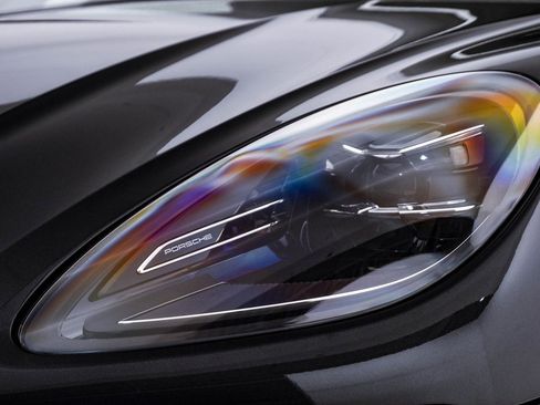 Certified 2025 Porsche Macan image 7