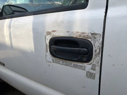 Used 2003 Chevrolet Silverado 2500 2WD Regular Cab image 9