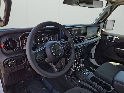Used 2026 Jeep Wrangler Unlimited Rubicon AWD/4WD image 11