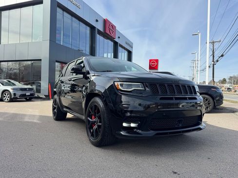 Used 2018 Jeep Grand Cherokee SRT image 2