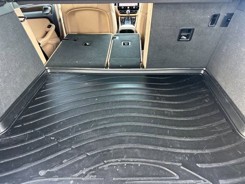 Used 2024 Porsche Macan w/ Premium Plus Package image 15