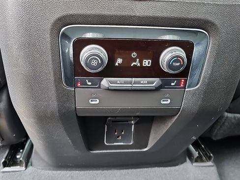 Used 2023 Chevrolet Tahoe Z71 w/ Luxury Package image 13