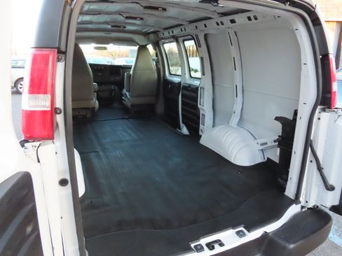 Used 2017 Chevrolet Express 3500 image 22