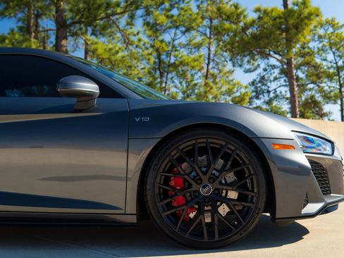 Used 2020 Audi R8 V10 w/ Carbon Exterior Package image 35