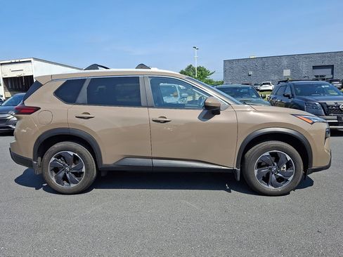 Certified 2024 Nissan Rogue SV w/ SV Premium Package AWD/4WD image 7