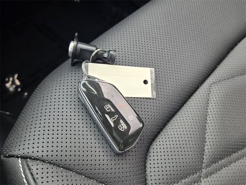 Certified 2025 Volkswagen Atlas SE w/ Panoramic Sunroof Package image 21