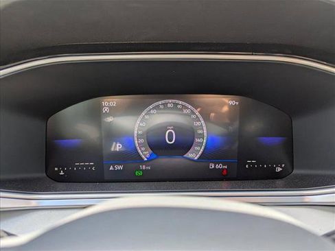 New 2025 Volkswagen Taos SE image 13