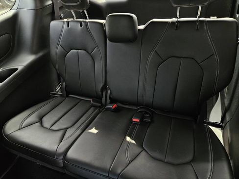 New 2027 Chrysler Pacifica Select FWD image 12