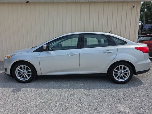 Used 2016 Ford Focus SE FWD image 11