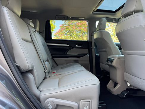 Used 2017 Toyota Highlander XLE FWD image 33