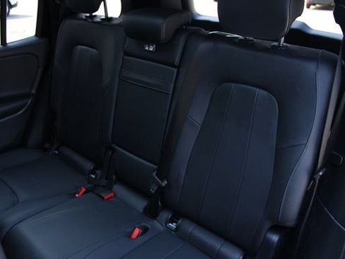 Used 2022 Mercedes-Benz GLB 250 4MATIC w/ Premium Package Lite image 23