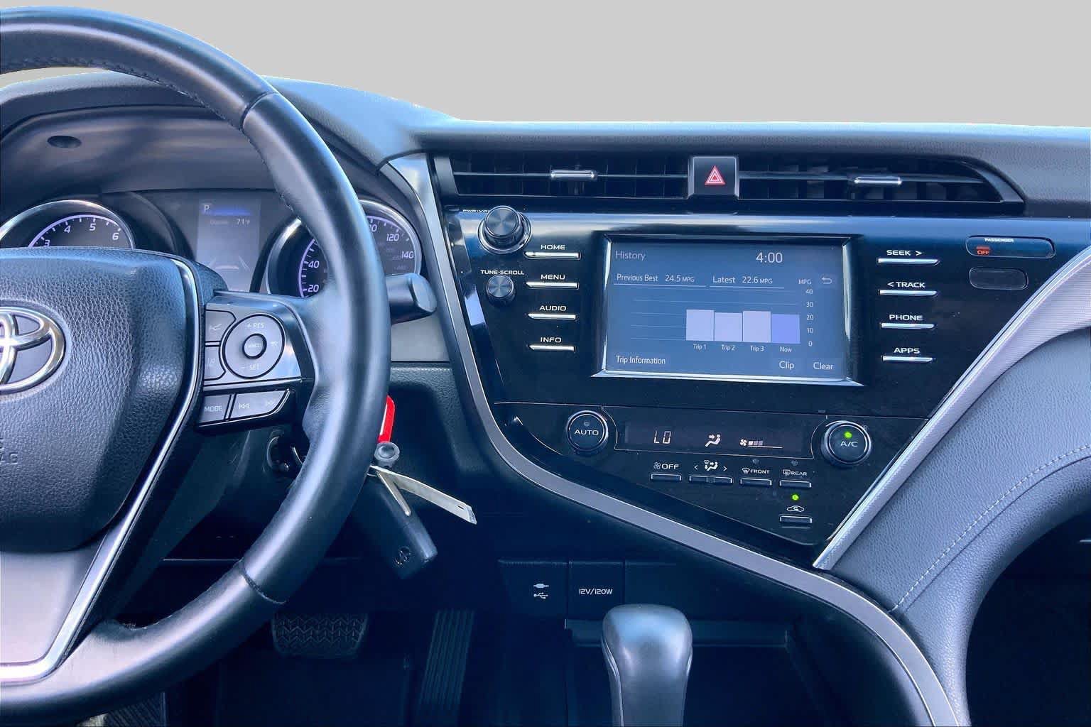 Used 2018 Toyota Camry SE w/ Moonroof Package FWD image 7