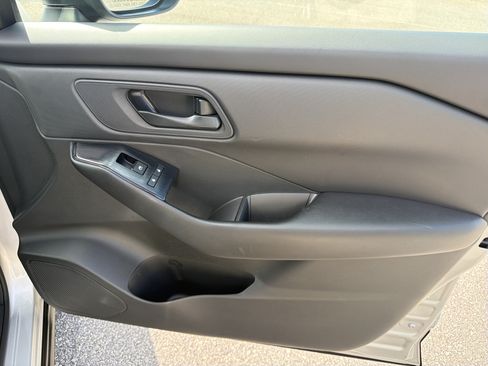 Used 2024 Nissan Rogue S AWD/4WD image 23