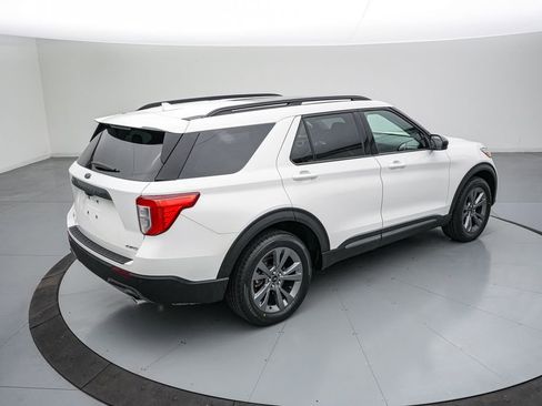 Certified 2022 Ford Explorer XLT w/ Equipment Group 202A image 4