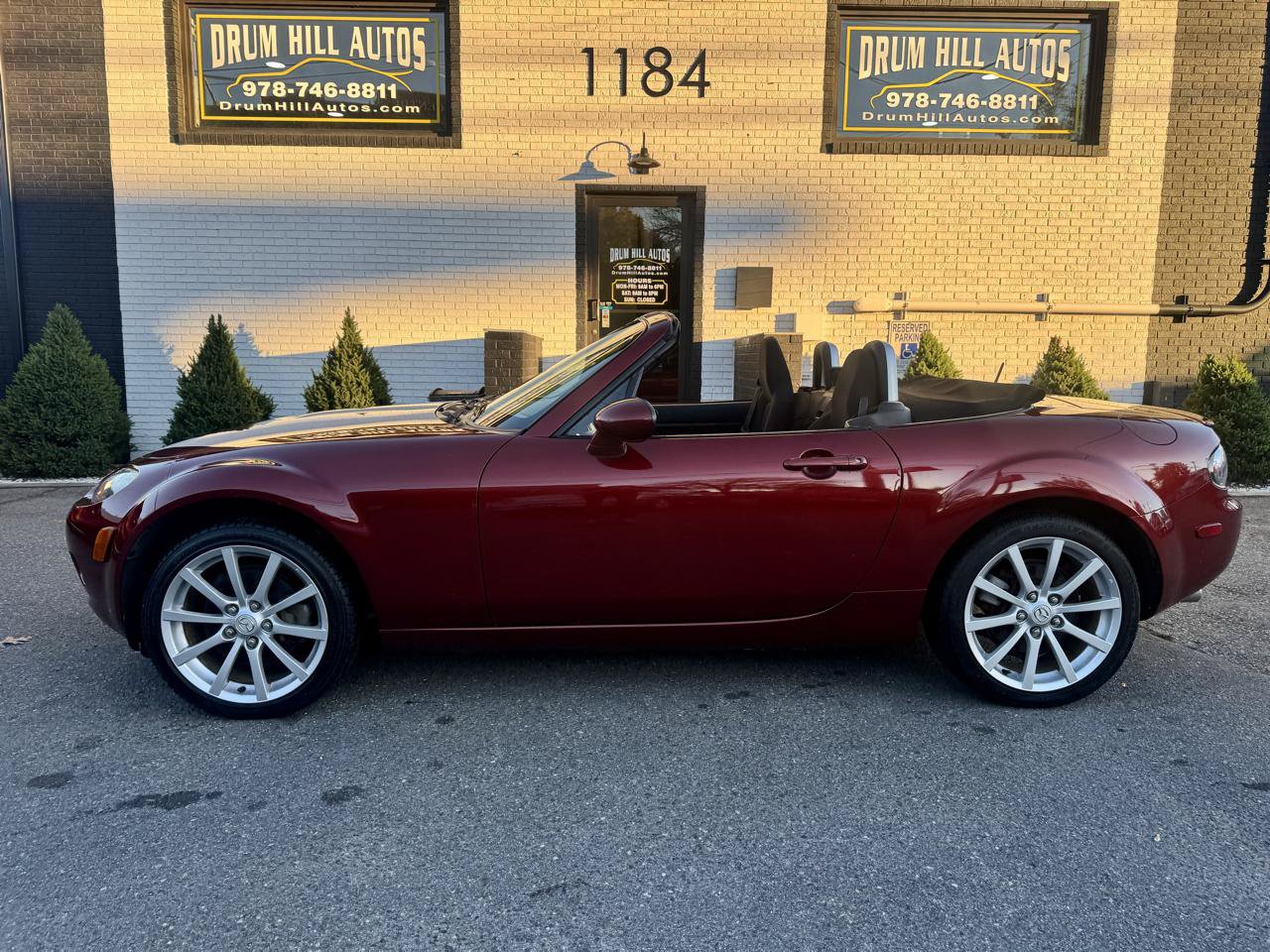 Used 2007 MAZDA MX-5 Miata Touring w/ Suspension Pkg RWD image 3