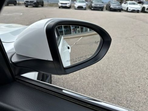 Certified 2023 Volkswagen Jetta SE w/ Panoramic Sunroof Package FWD image 39