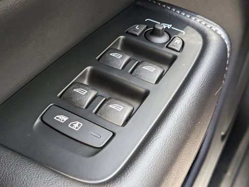 New 2025 Volvo XC60 B5 Ultra w/ Climate Package image 27