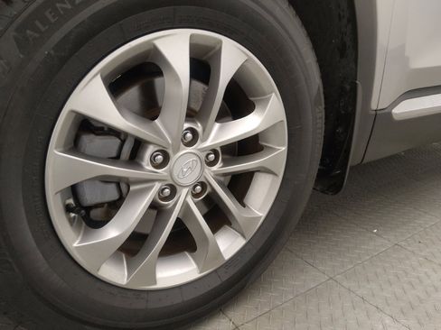 Used 2020 Hyundai Santa Fe SE image 31