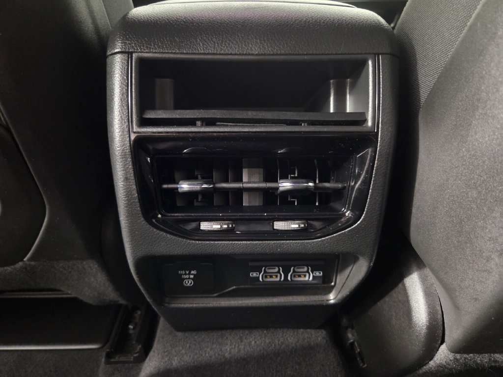 Used 2023 Jeep Grand Cherokee Altitude AWD/4WD image 43