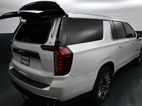 Used 2023 GMC Yukon XL Denali Ultimate image 9