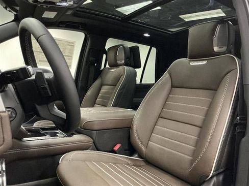 New 2026 GMC Yukon Denali Ultimate w/ LPO, Floor Liner Package AWD/4WD image 10