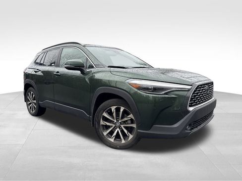 Used 2022 Toyota Corolla Cross XLE image 1