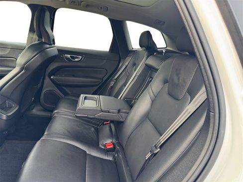 Certified 2022 Volvo XC60 B5 Momentum w/ Climate Package image 22