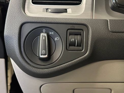 Used 2016 Volkswagen Golf S FWD image 17