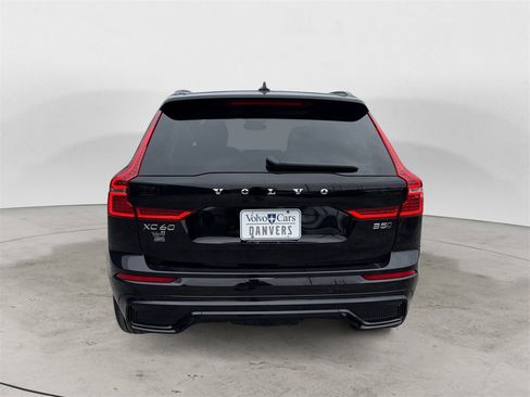Certified 2025 Volvo XC60 B5 Core image 4