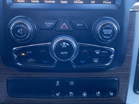 Used 2016 RAM 1500 Laramie w/ Convenience Group image 18