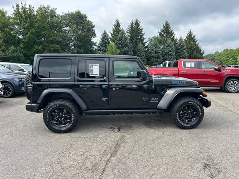 Used 2023 Jeep Wrangler Unlimited w/ Cold Weather Group AWD/4WD image 8