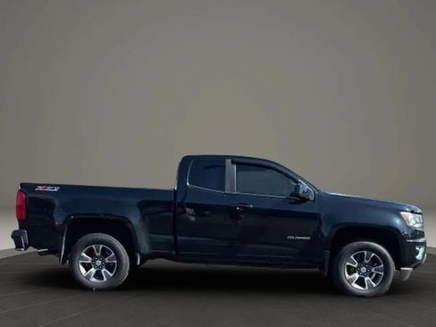 Used 2017 Chevrolet Colorado Z71 AWD/4WD image 10