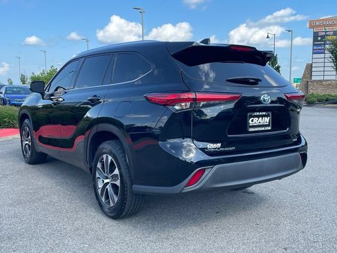 Used 2021 Toyota Highlander XLE FWD image 5
